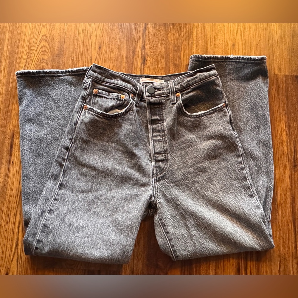 Levi’s Straight Ankle Black Jeans.
